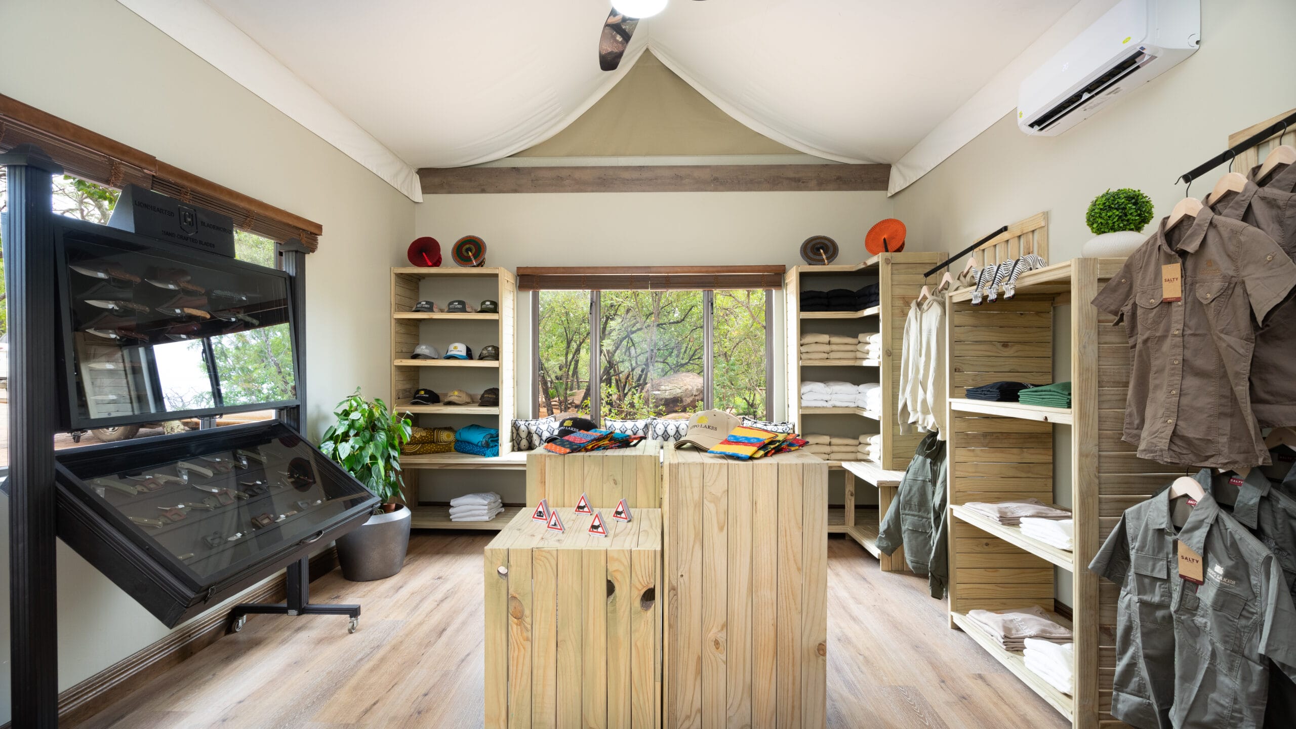 Hippo Lakes Curio shop