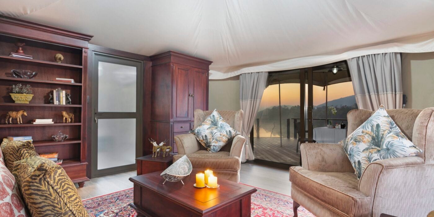 a comfortable Hippo Lakes safari tent