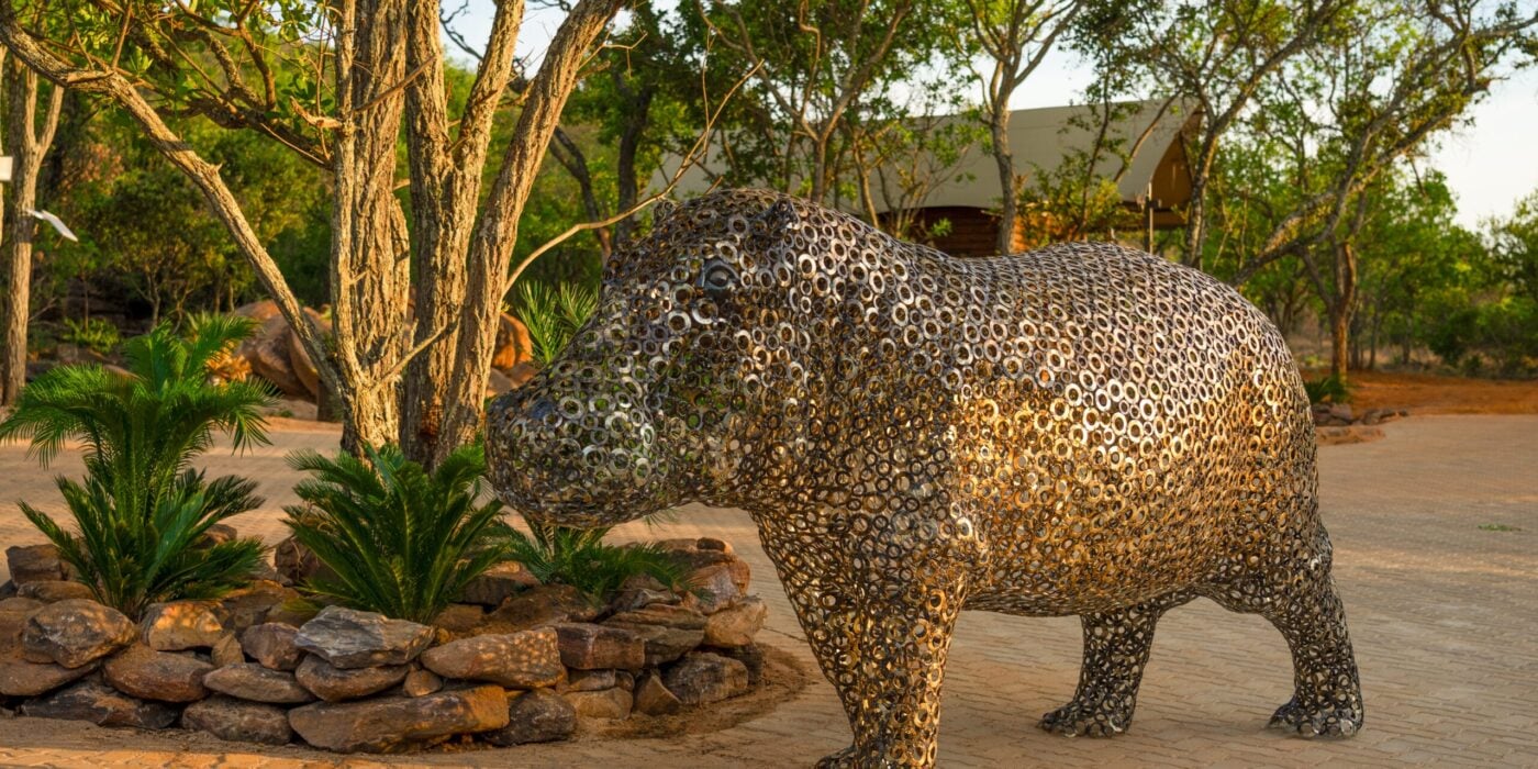 hippo lakes hippo statue