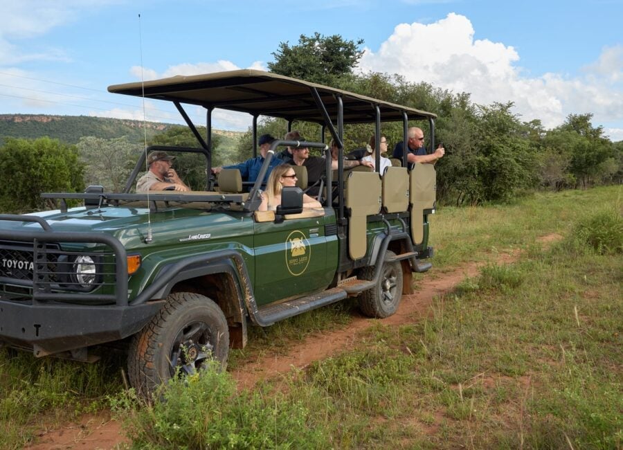safari-truck-guests-1